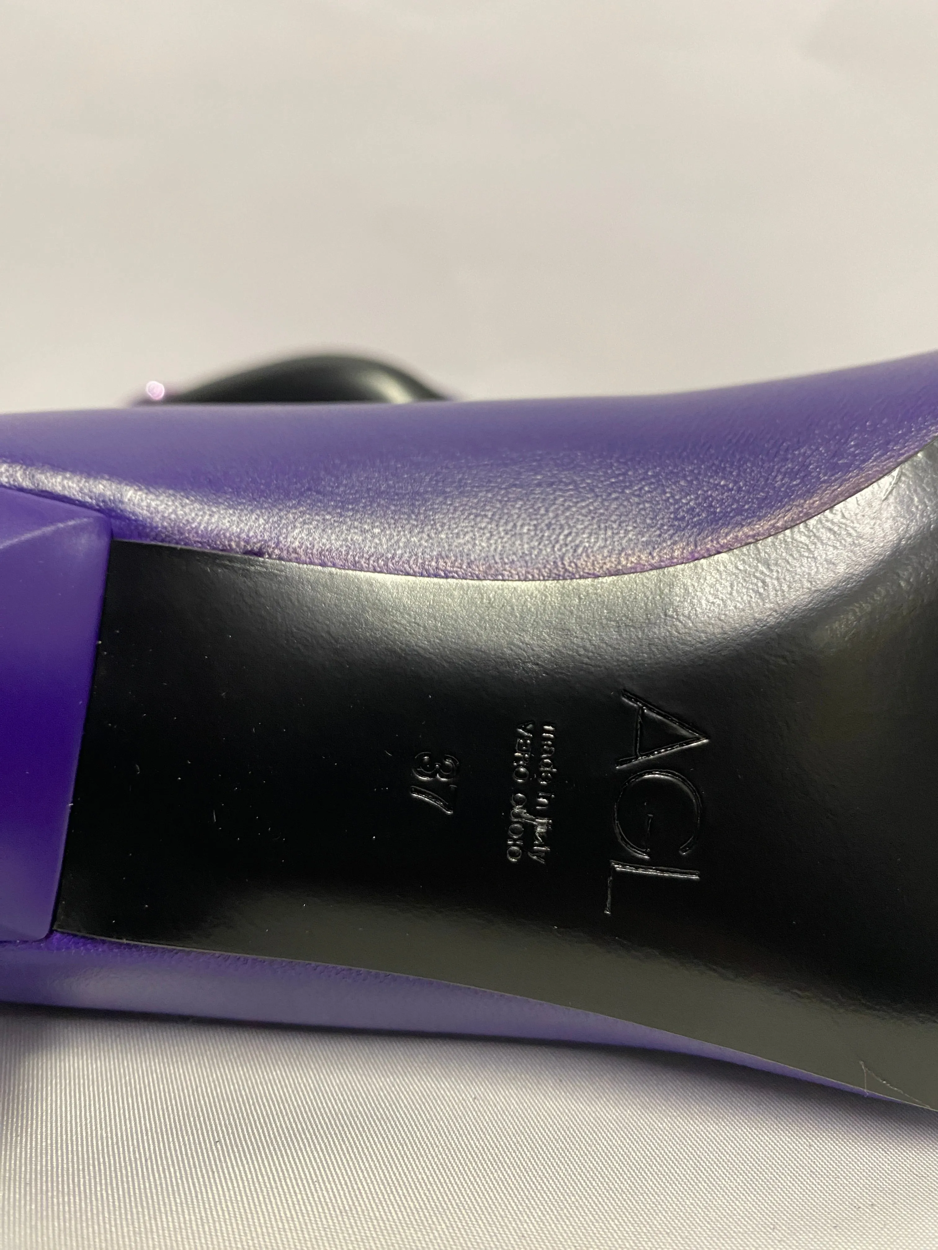 AGL Grape Limited Edition Leather K ONE Pumps 4 BNIB