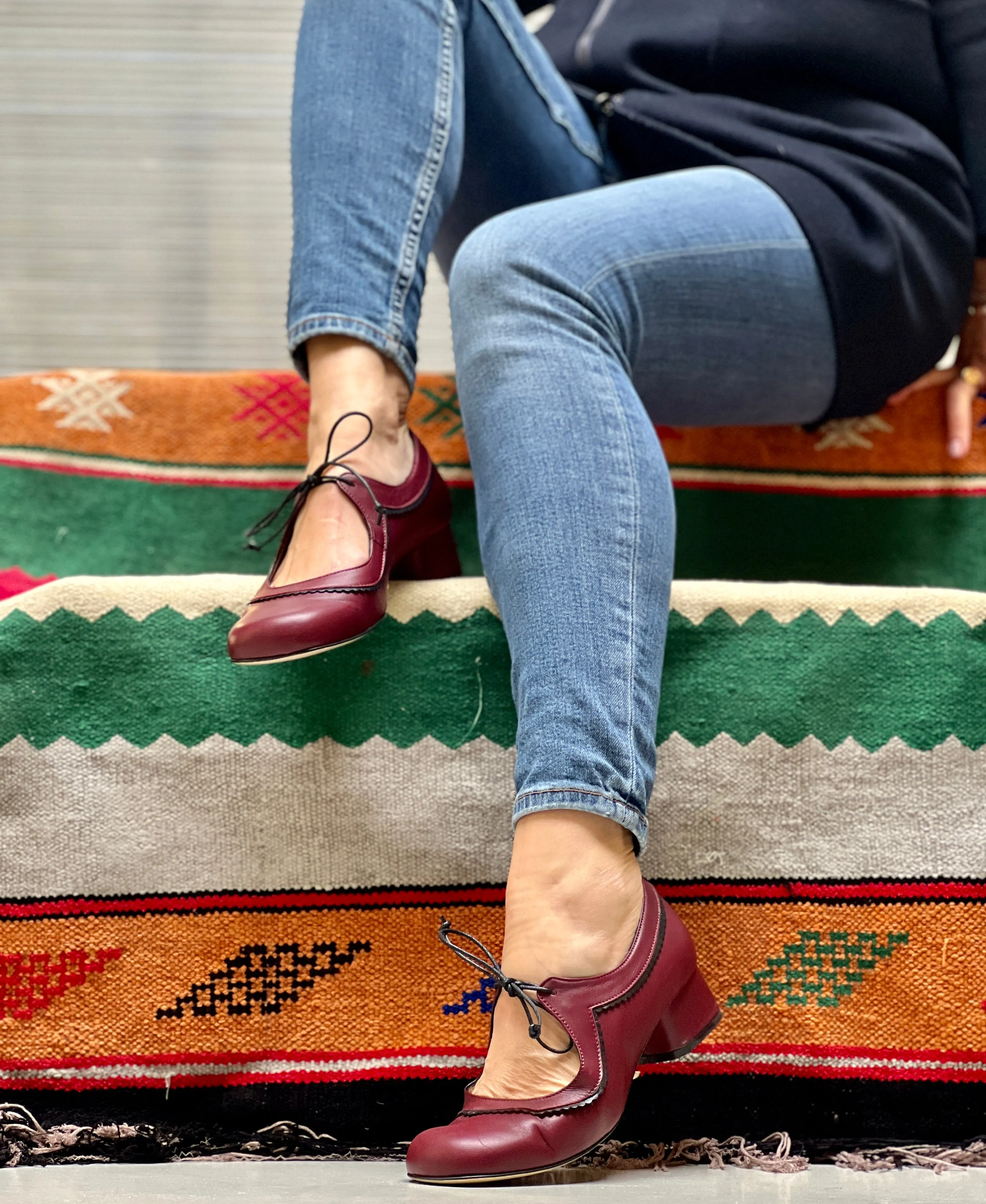 Edith Bordeaux scarpina in pelle bordeaux con lacci artigianale marchigiana