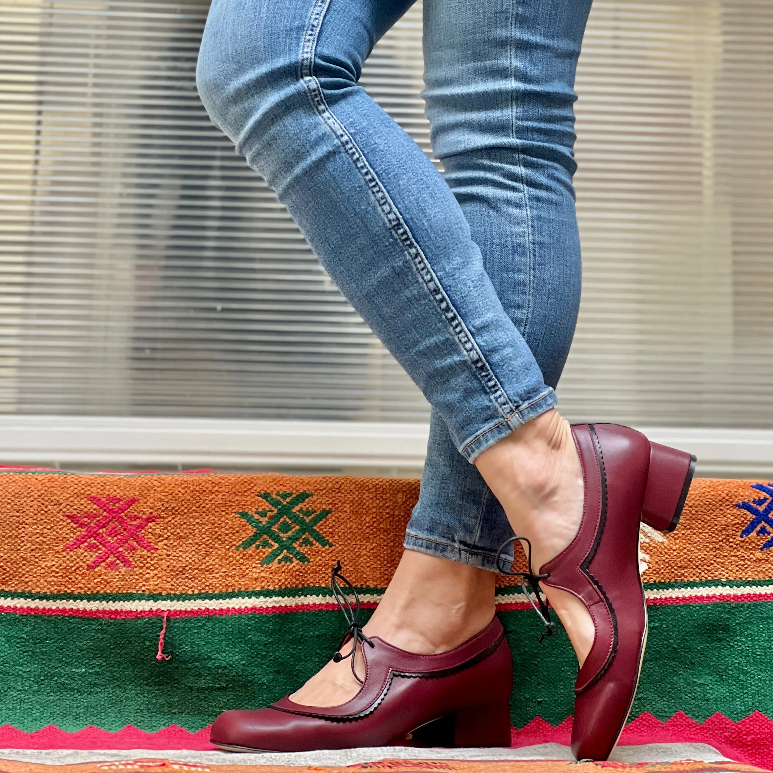 Edith Bordeaux scarpina in pelle bordeaux con lacci artigianale marchigiana