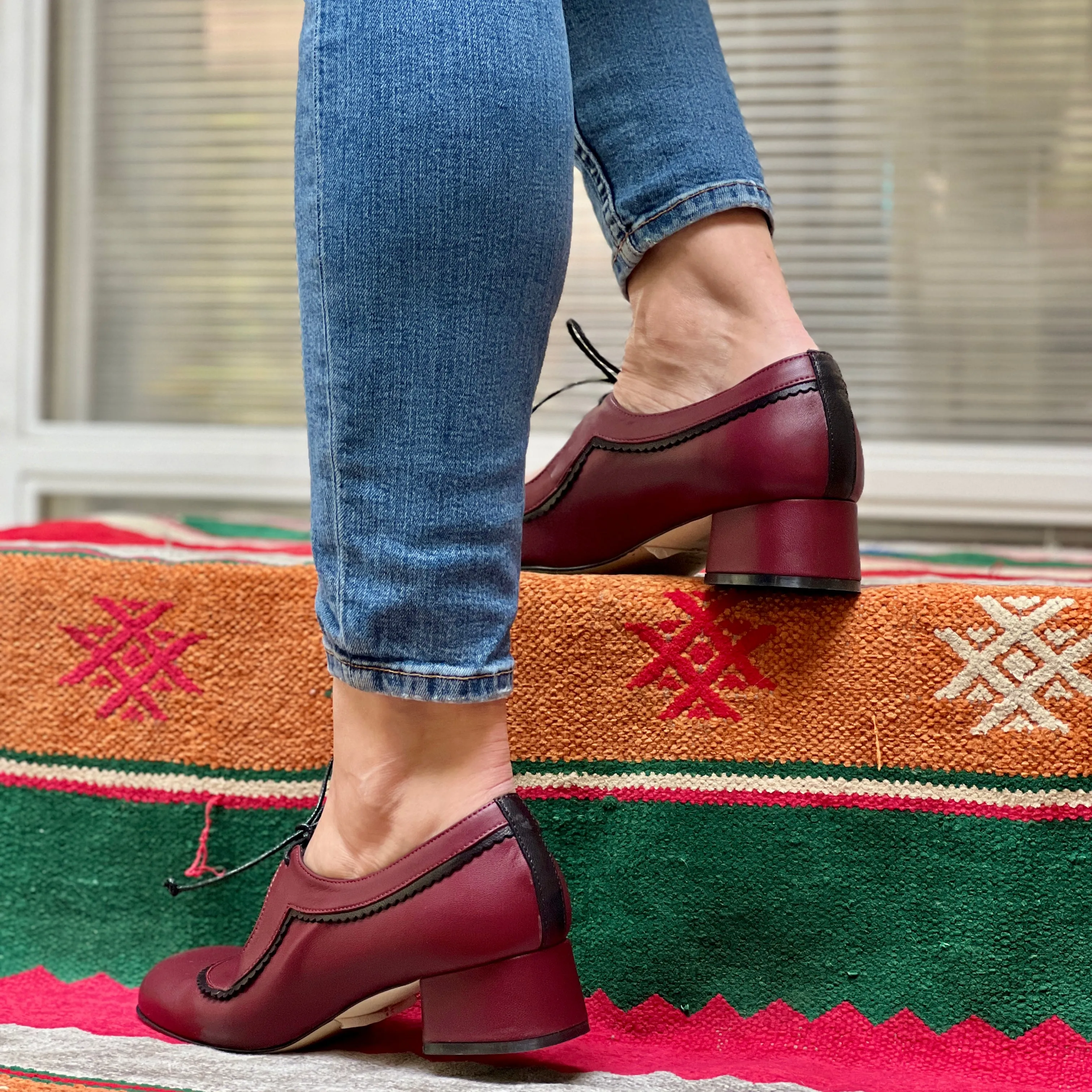 Edith Bordeaux scarpina in pelle bordeaux con lacci artigianale marchigiana