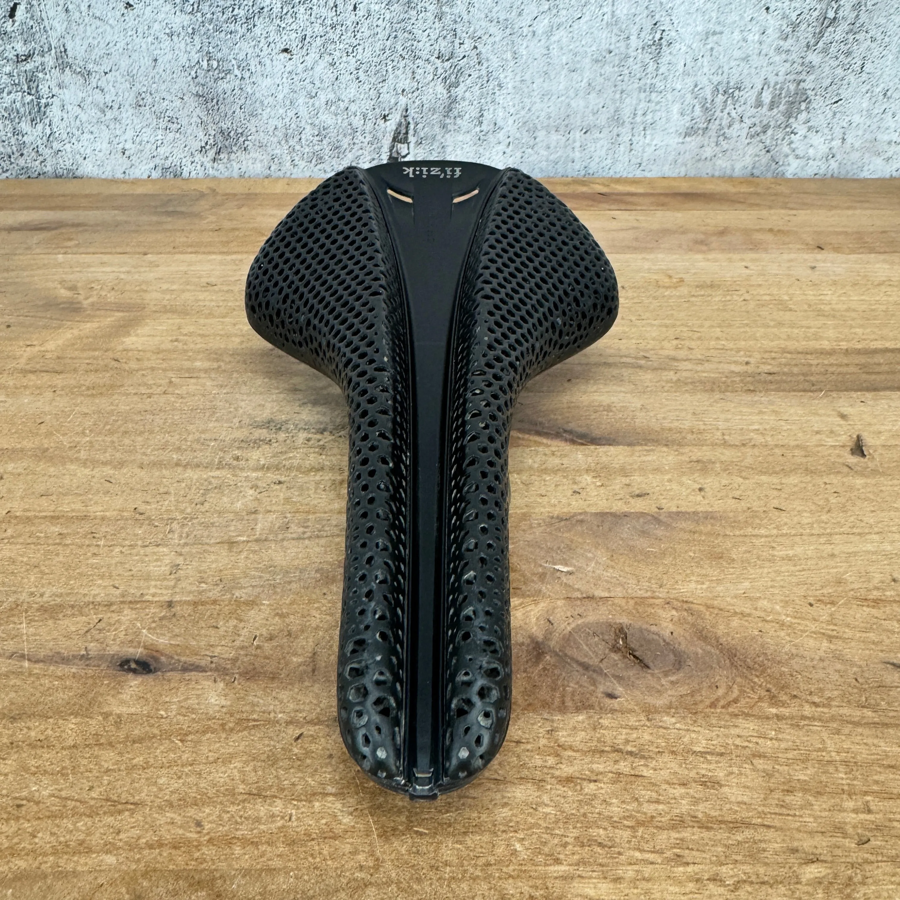 Low Mile! Fizik Antares R3 Adaptive Versus Evo 149mm 7x7mm Kium Rails 3D Saddle
