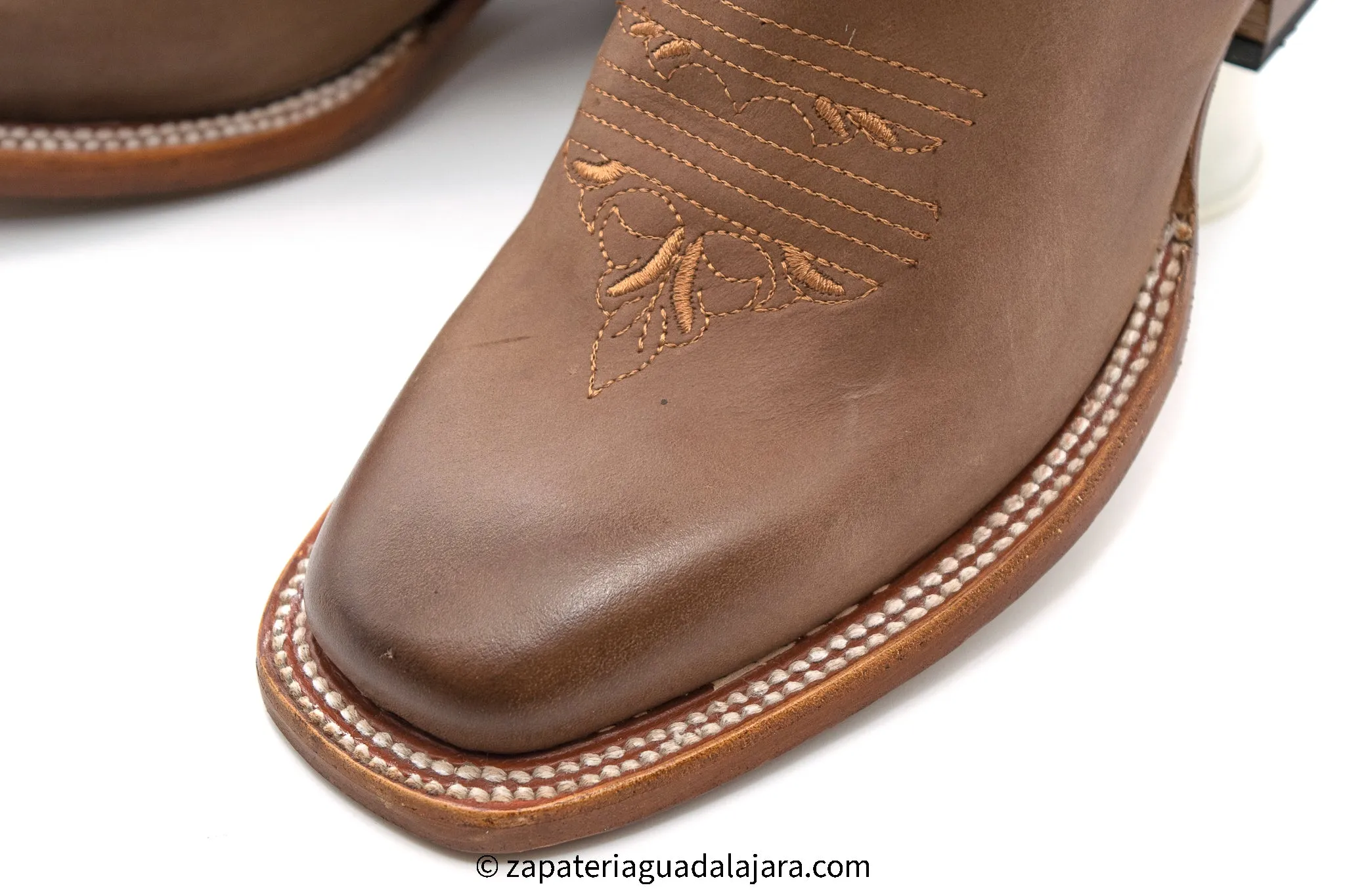 RC VICTORIA CRAZY ALMOND SQUARE TOE